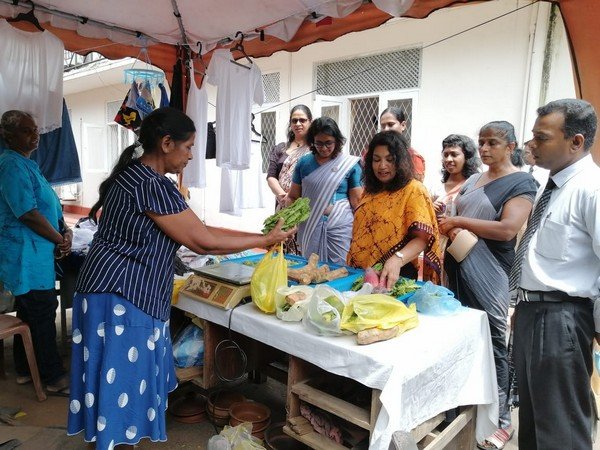 Providing sales opportunities to the members of Homagama "Ekumuthu" Samurdhi Entrepreneurs Forum (2023-10-18)